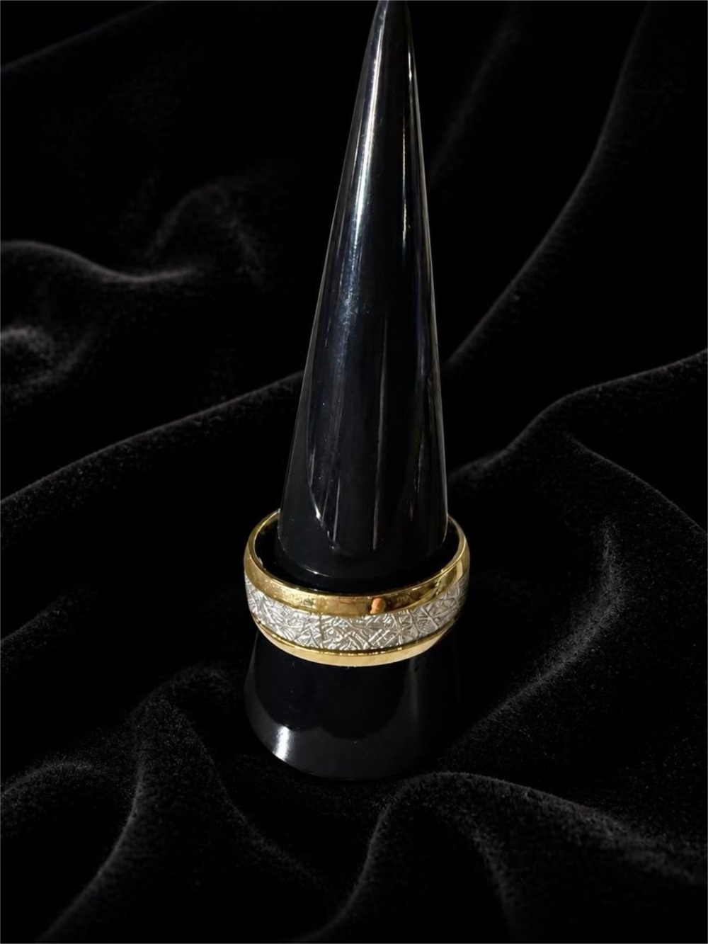 Two-Tone Textured Band Ring in Gold and Silver Size 10 1/2